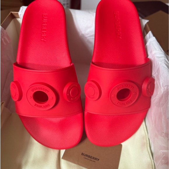 Burberry London  slides - Picture 3 of 3